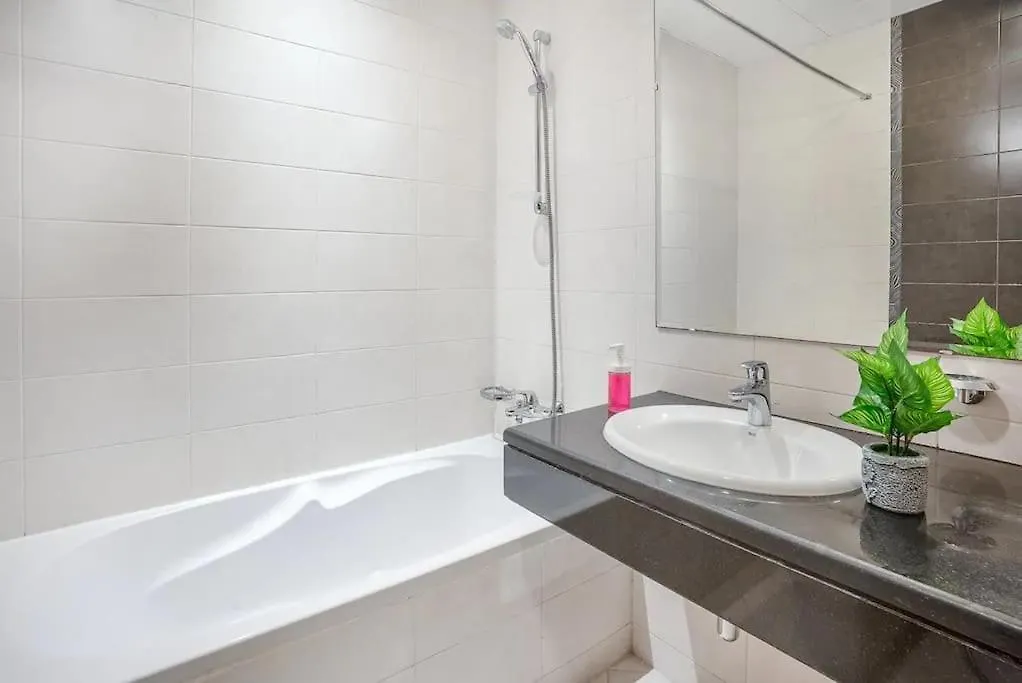 Best 2 Bedroom Apartment Beach Front アブダビ